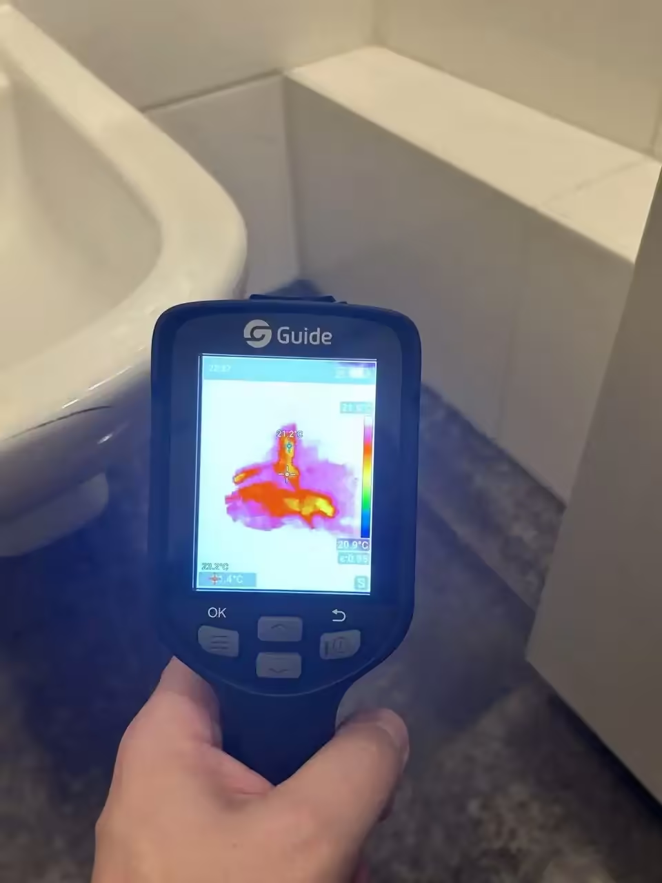 Kamera termowizyjna przy wannie