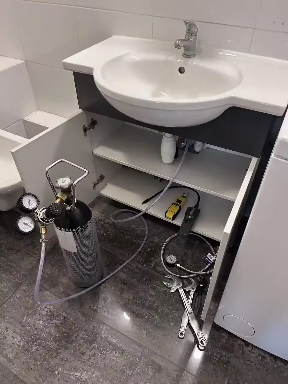 Diagnostyka instalacji pod umywalką